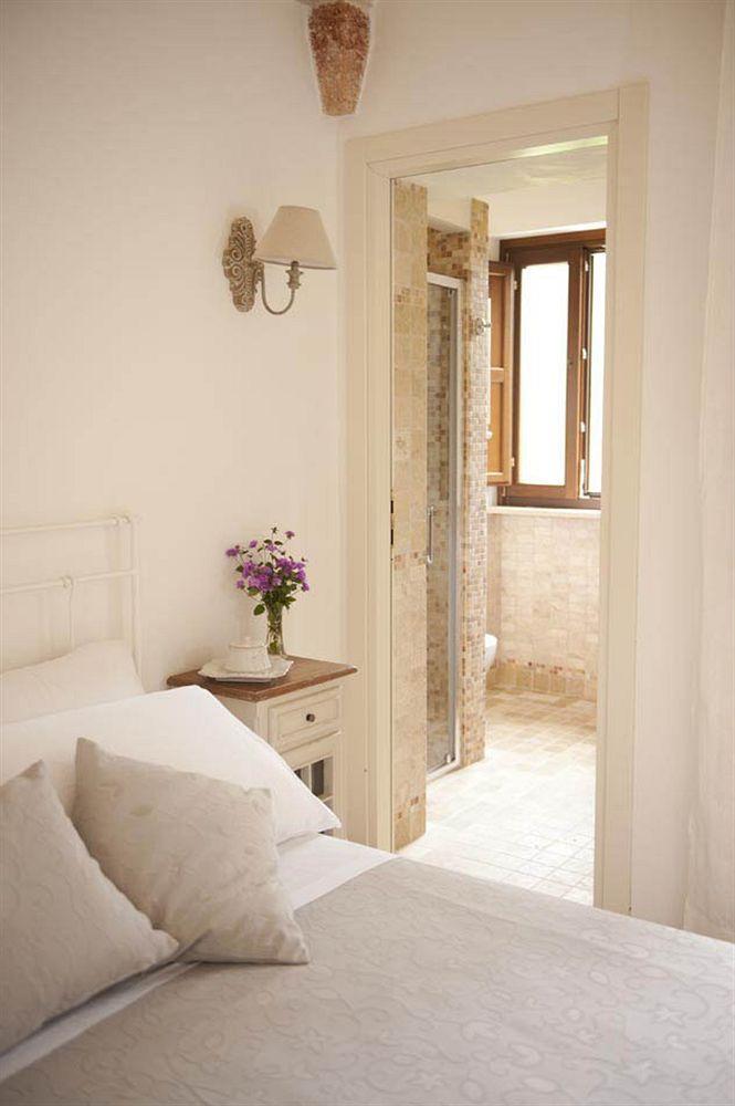 Donna Lucrezia Guest House Pezze Di Greco Exterior photo