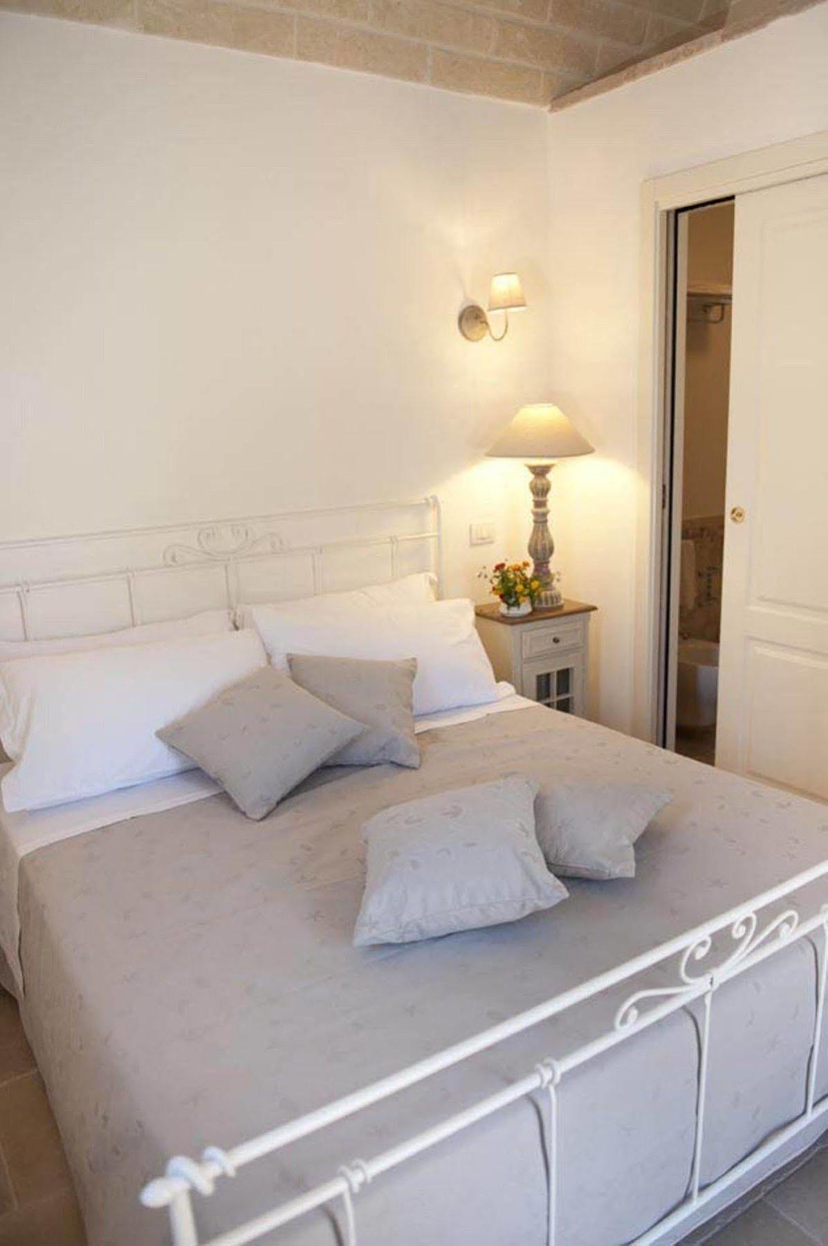 Donna Lucrezia Guest House Pezze Di Greco Exterior photo